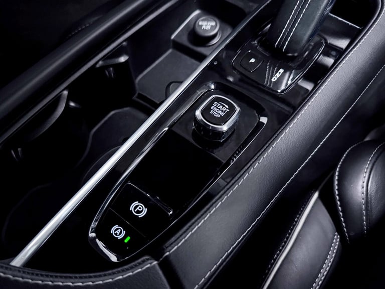 2022 Volvo XC90 2.0h T8 Recharge 18.8kWh R-Design SUV 5dr Petrol Plug-in Hybrid Auto 4WD Eu ESTAT...