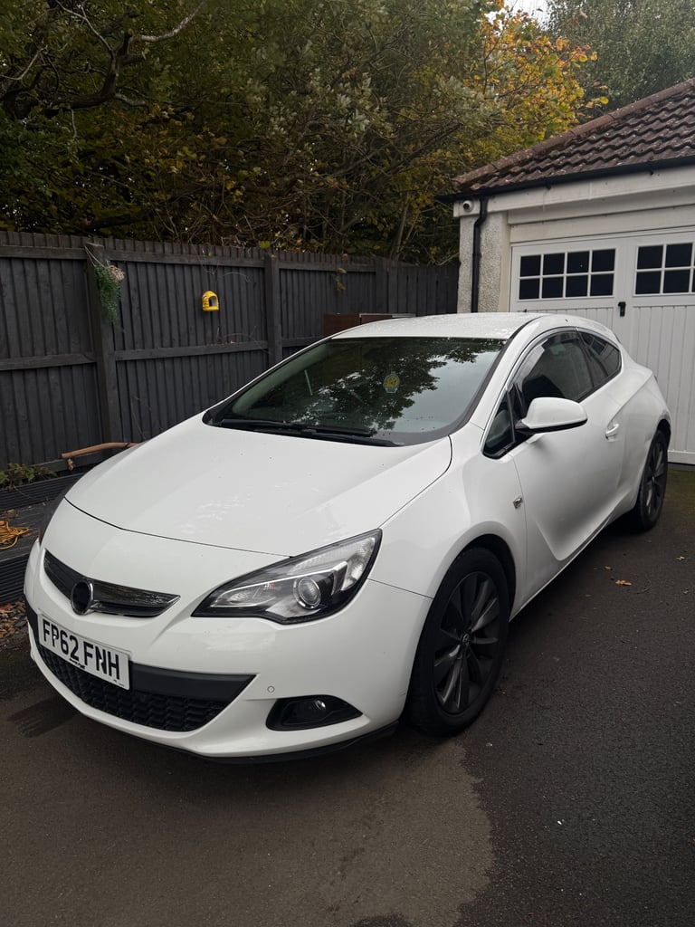 Automatic Vauxhall ASTRA 2012 2L , 3 doors AUTOMATIC