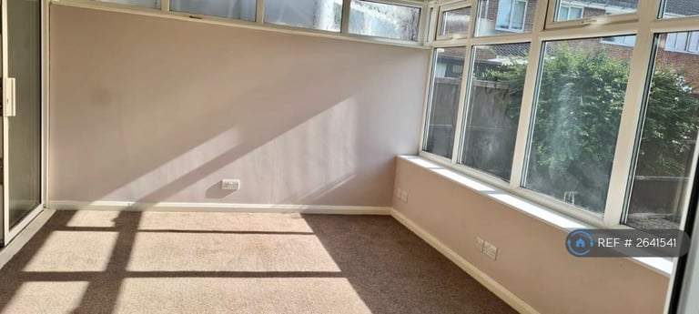 3 bedroom house in Meadway, Bugbrooke, Northampton, NN7 (3 bed) (#2641541)
