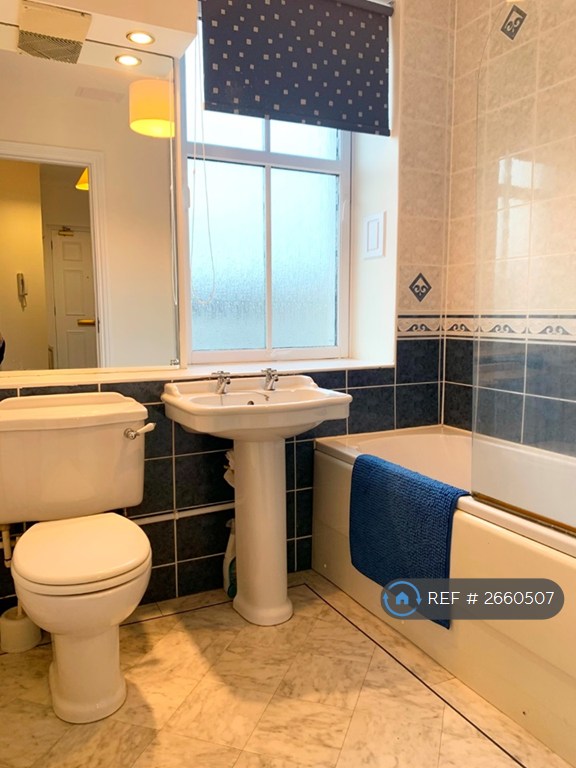 2 bedroom flat in Great Western Road, Aberdeen, AB10 (2 bed) (#2660507)