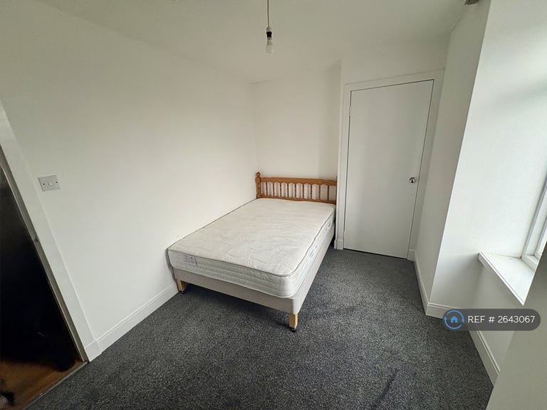 1 bedroom flat in Rosefield Street, Dundee, DD1 (1 bed) (#2643067)
