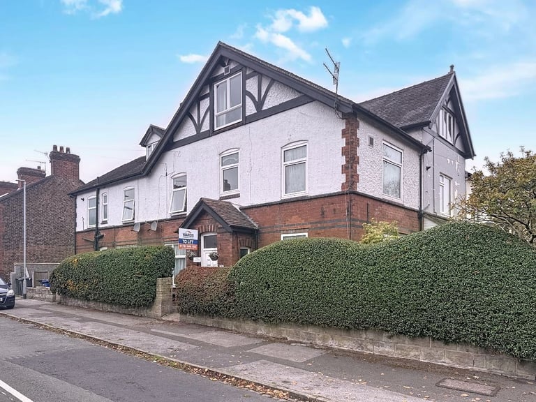 Studio flat in Taylor Street, May Bank , Newcastle under Lyme, ST5 9NB