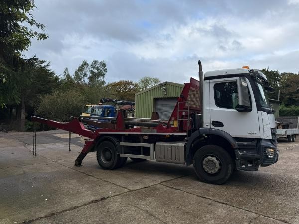 Mercedes 1824 Arocs Hyvalift Skip Loader Extendable Arms