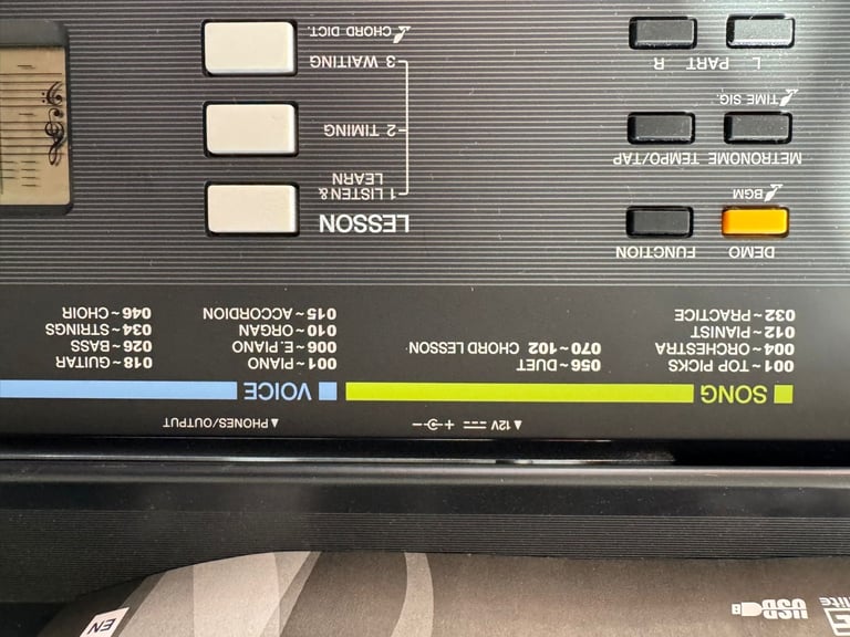 Yamaha electric keyboard 