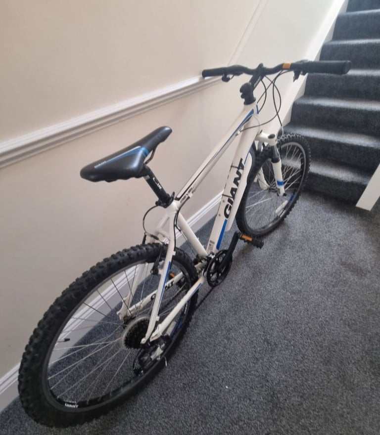 REDUCED - Giant mountain bike 
