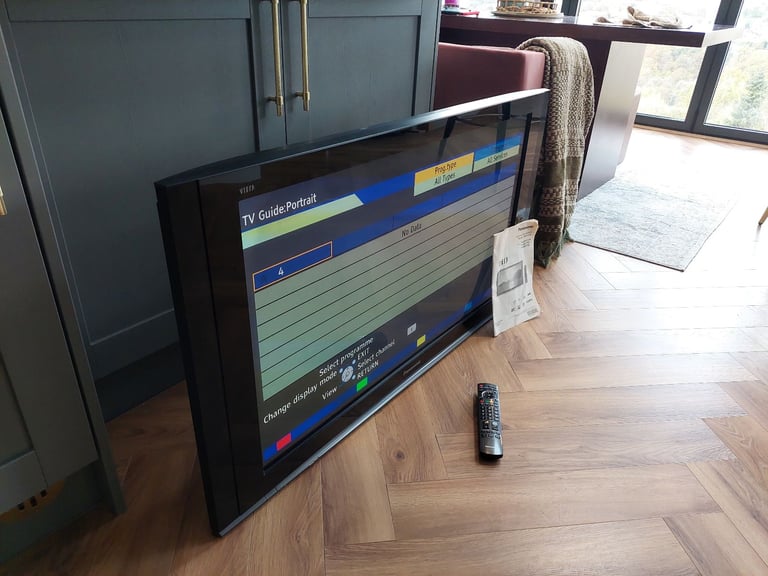42" TV With Wall Bracket HDMI Ports and Built-in Freeview