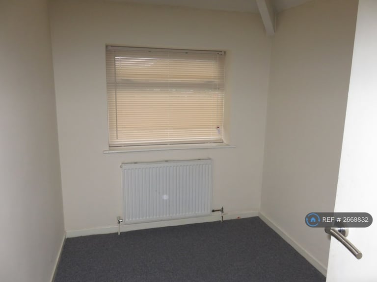 3 bedroom house in Oak Lane, Whitefield, Manchester, M45 (3 bed) (#2668832)