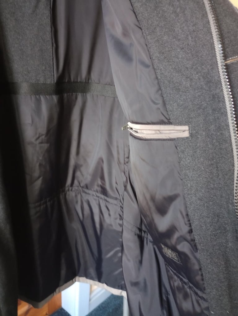 Men’s Heavy Duty Winter Coat – Size M/L 