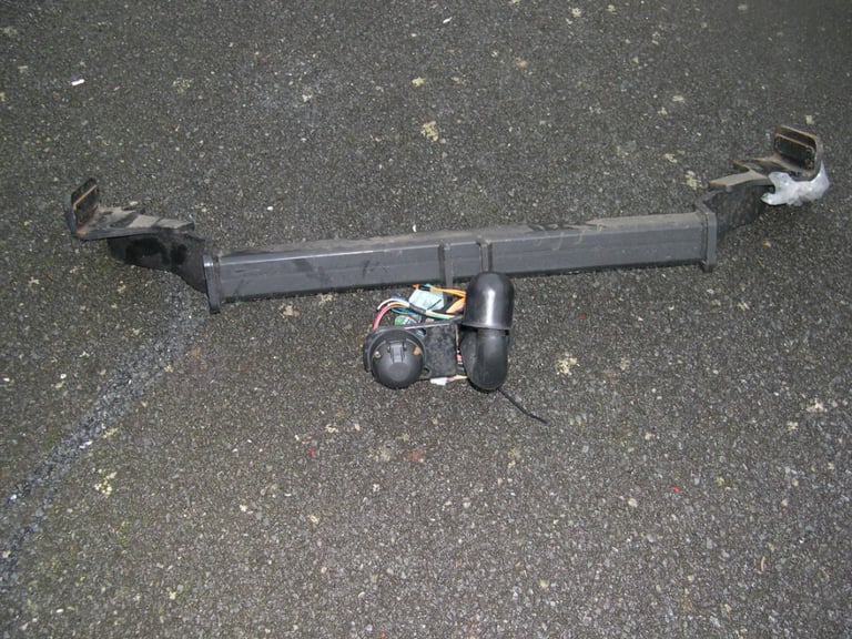  TOW BAR FOR SALE & SPARE WHEEL
