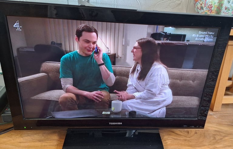 image for 32in Toshiba TV 