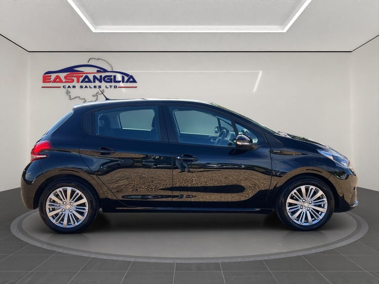 2018 Peugeot 208 1.2 PureTech Signature Euro 6 (s/s) 5dr HATCHBACK Petrol Manual
