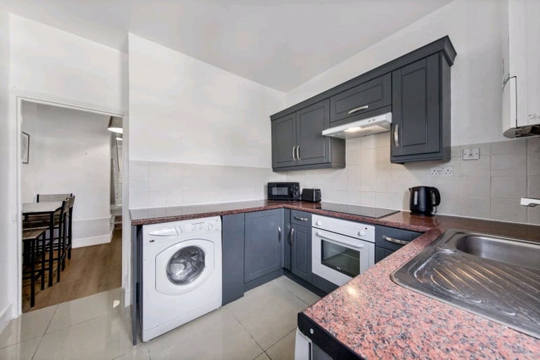 Modern 2 bed flat in BD1, available now. All bills  ncluded