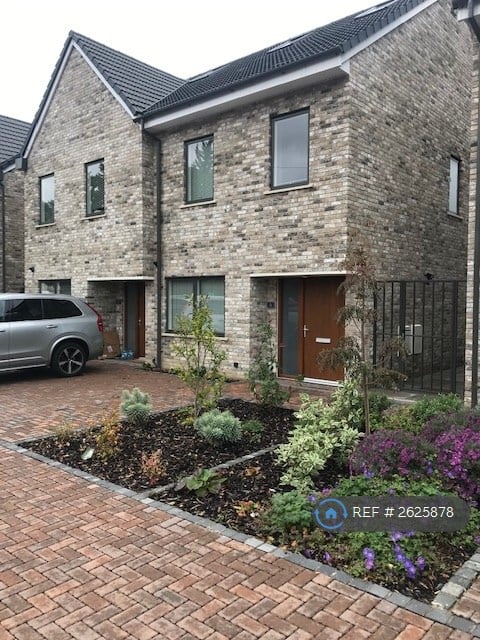 5 bedroom house in Rylston Close, London, E4 (5 bed) (#2625878)