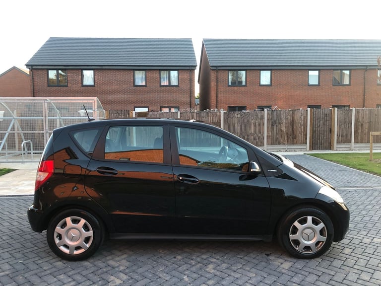 Mercedes-Benz (61) A Class A160 1.5 Petrol Classic SE 5dr. New MOT. Lady owners. ULEZ OK. Excellent.