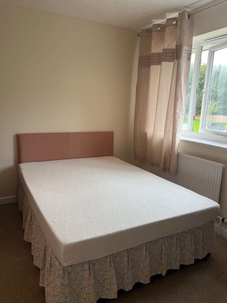 For rent double size bedroom included bills