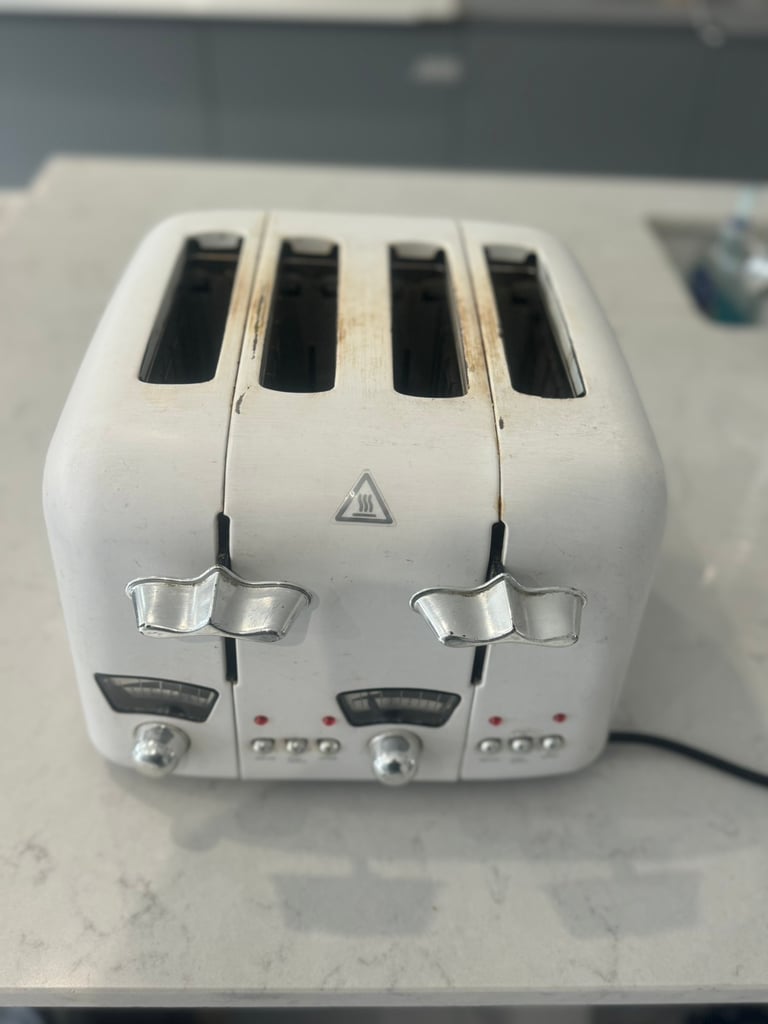 DeLonghi 4 Slice Toaster 