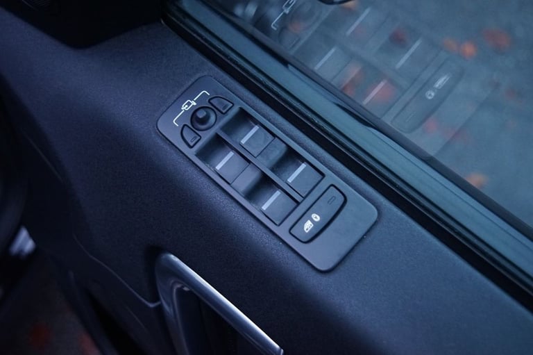 2019 Land Rover Discovery Sport 2.0 TD4 Landmark SUV 5dr Diesel Auto 4WD Euro 6 (s/s) (180 ps) ES...