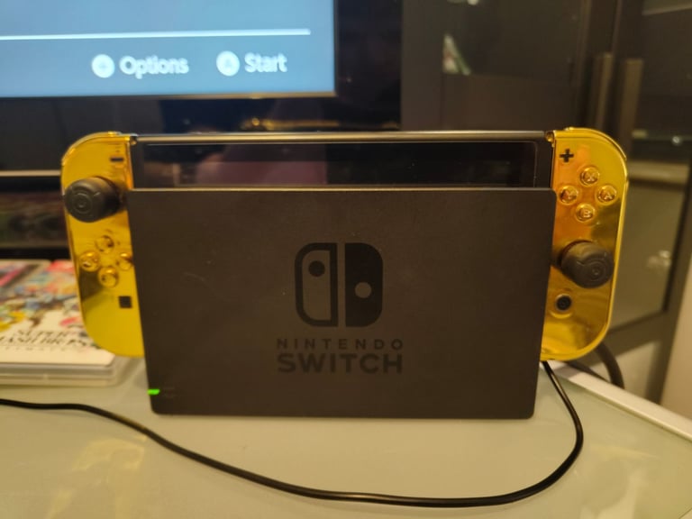 Nintendo Switch 32GB with Games and Pro Controller - Very Good Condition