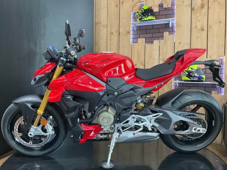 Ducati Streetfighter V4S 2025 in Stock! FREE UK DELIVERY! Stunning! 4.9% APR!!