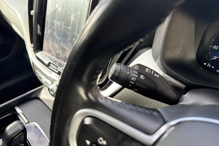 2019 Volvo XC60 2.0 B4 MHEV Momentum Auto AWD Euro 6 (s/s) 5dr SUV DIESEL Automatic