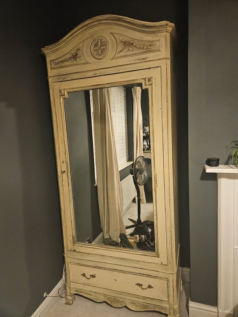 Beautifup French Antique Wardrobe