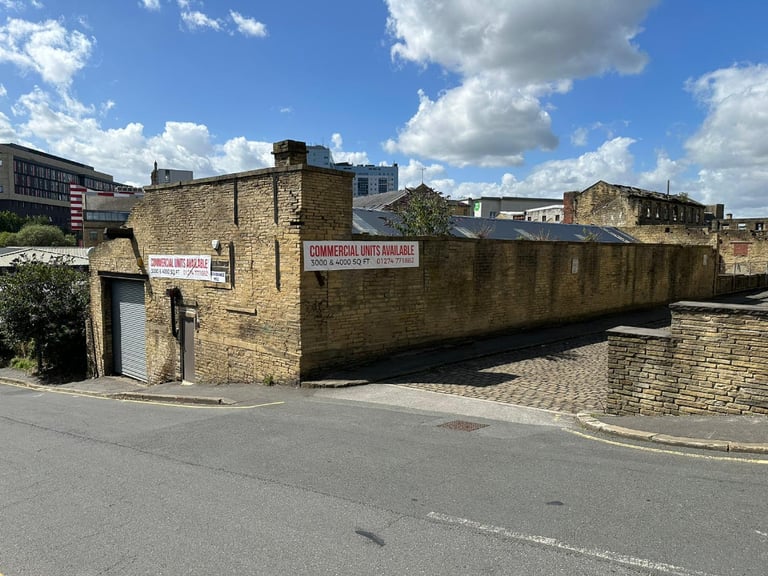 image for REDUCED RENT Large Warehouse / Industrial Unit to Rent in Bradford