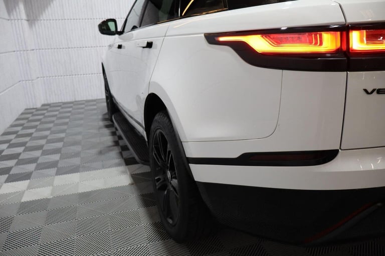 LAND ROVER RANGE ROVER VELAR 2.0 D240 R-Dynamic SE Auto 4WD Euro 6 (s/s) 5dr