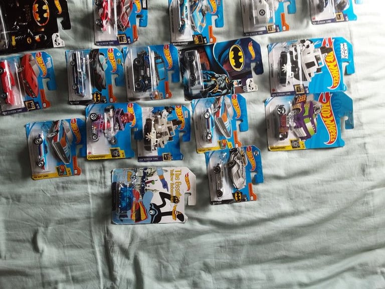 100 Hotwheels Character Collectors Cars 