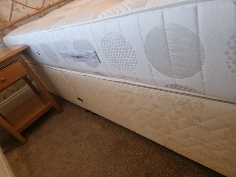Doubledivan bed complete
