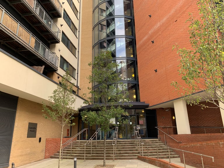 2-bed-2-bath-apartment-in-redbridge-london-gumtree