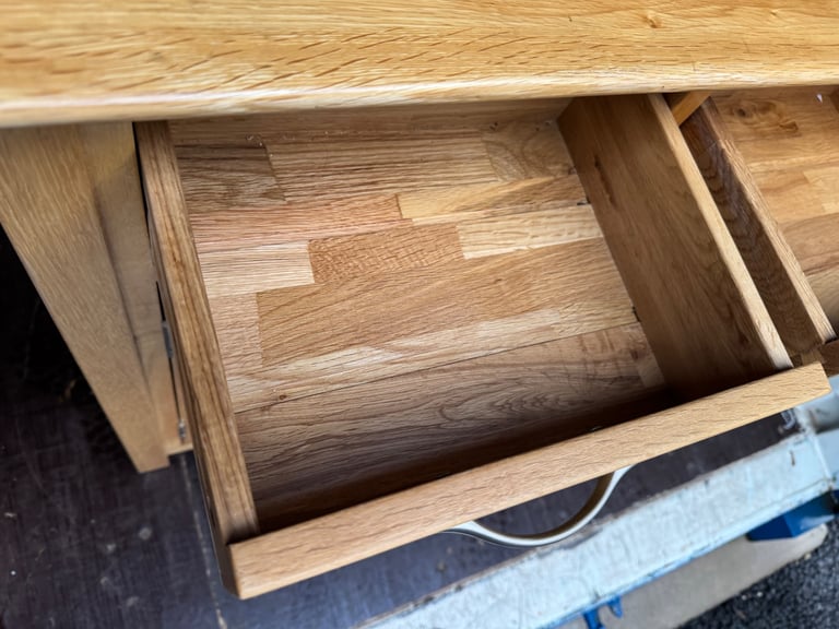Solid oak Sideboard In Excellent Condition Possible Delivery 