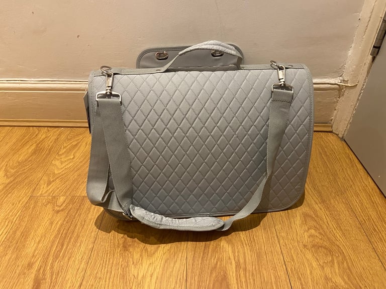 Pet carrier (brand new, never used)