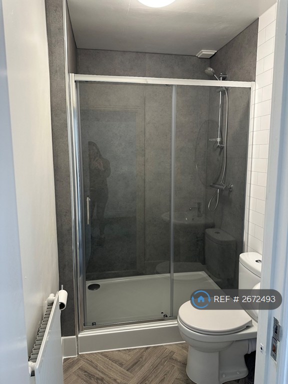 3 bedroom flat in Waterloo Street, Plymouth, PL4 (3 bed) (#2672493)