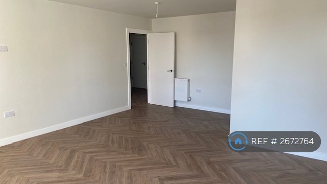 2 bedroom flat in Kingston Road, London, SW20 (2 bed) (#2672764)