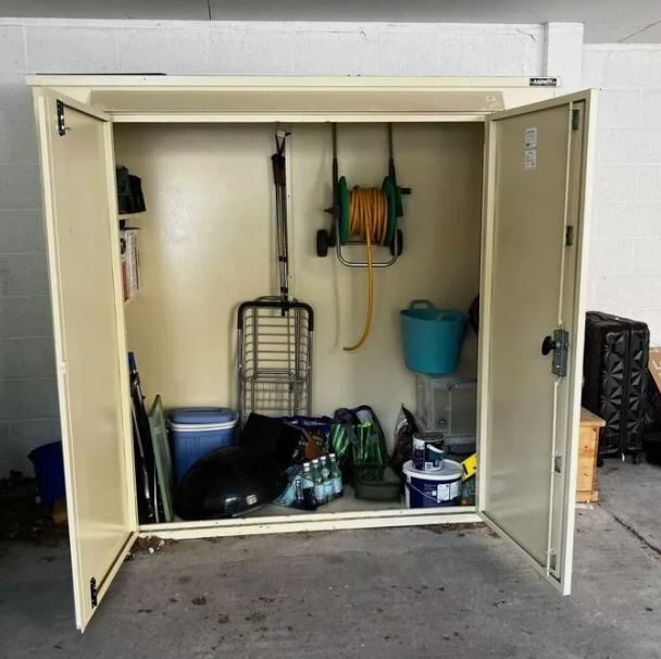 image for Asgard Trojan Plus 7x3 Combined Metal Bike Shed - Ivory delivery available