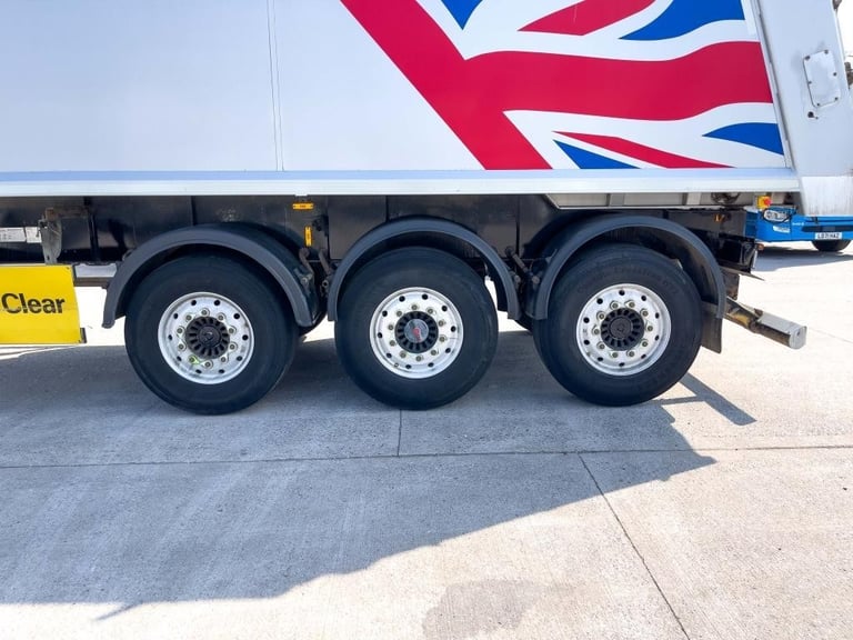 WILCOX INSULATED TIPPING TRAILER 