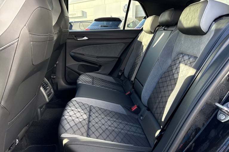 2024 Volkswagen Golf 1.5 eTSI 150 R-Line 5dr DSG Ã¢Â­ÂSunroof, Winter Pack, 18 Bergamo Alloys Ã ...