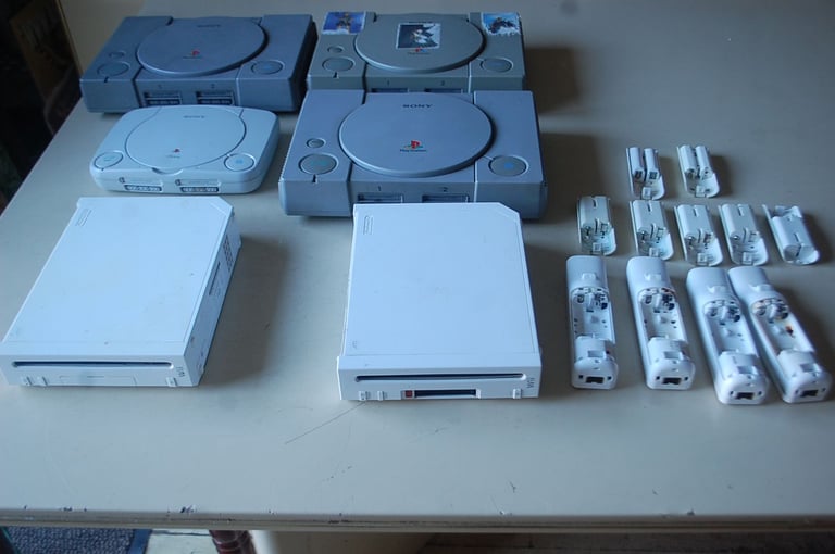image for SONY 4 PS1/ 2 W11/5 CONTROLLERS/ 7 RECHARGABLE BATTERYS