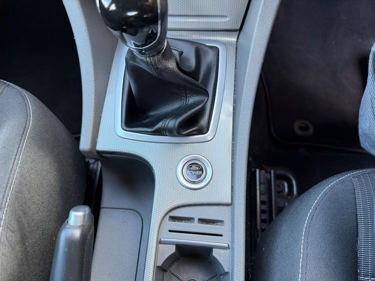 2010 Ford Focus 2.0 Titanium 5dr HATCHBACK PETROL Manual