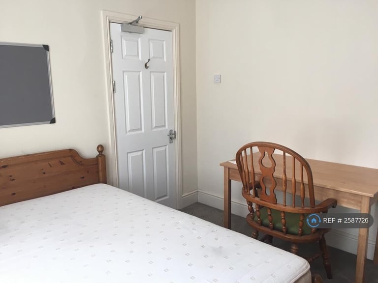 1 bedroom in Southampton Road, Northampton, NN4 (#2587726)
