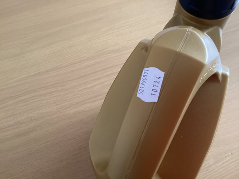 MPM premium synthetic motor Oil 0w-20 Over 3.5 Lts left from a 5 ltr can. 