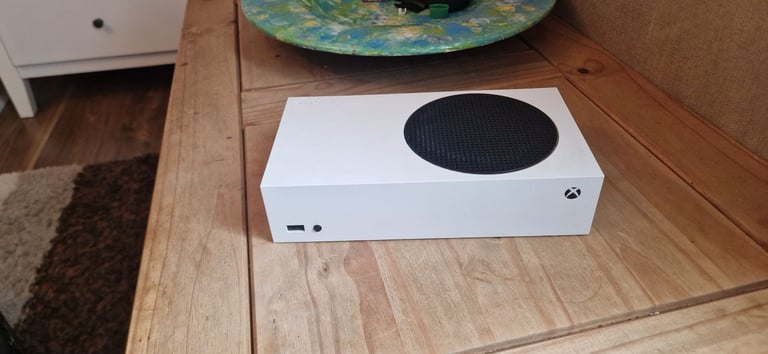 image for Xbox series s, 2 controllers, charge dock and 1TB SSD