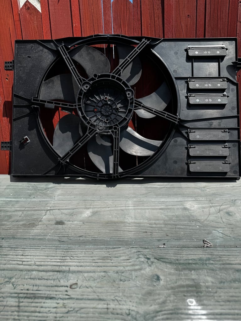 Volkswagen Golf Mk 7 fan shroud 