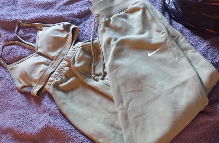 Nike womans tracksuit small 