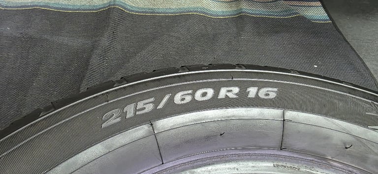 215 60 16    2 x tyres Toyo Tires OBServe S944 All Season