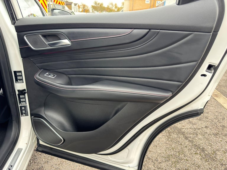 2022 MG MG HS 1.5 T-GDI 16.6kWh Exclusive Auto Euro 6 (s/s) 5dr ESTATE Petrol/Electric Hybrid Aut...