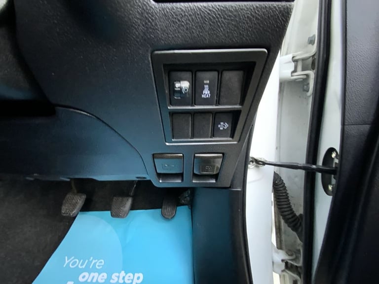 2019 Toyota Hilux 2.4 D-4D Active Pickup Double Cab 4dr Diesel Manual 4WD Euro 6 (3.5t) (150  PIC...