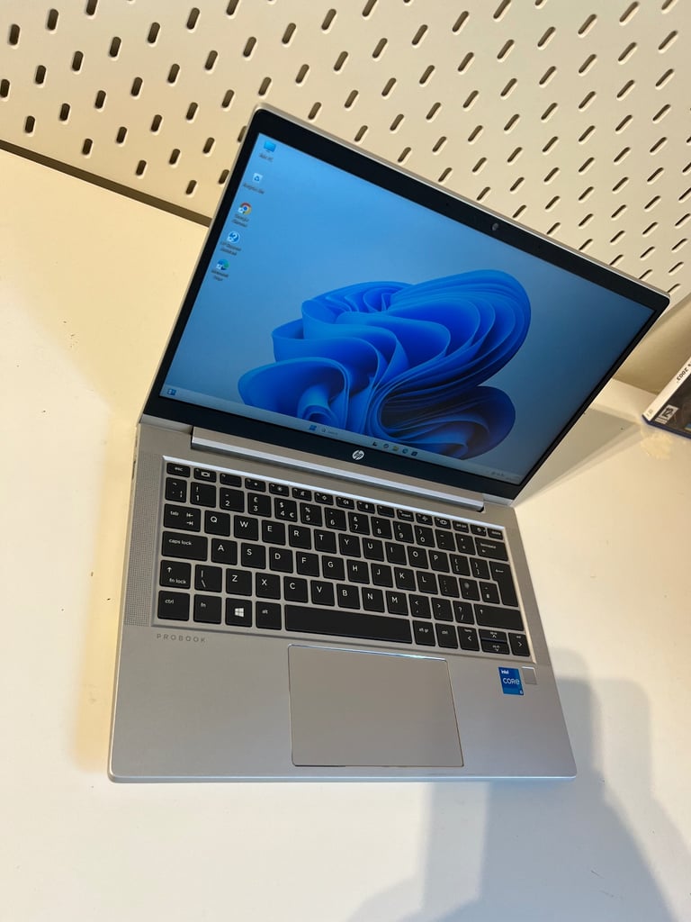 Windows 11 HP Probook,13.3/ ultra slim /Core i5, 11th gen / 16 GB/ 240 SSD almost new condition 