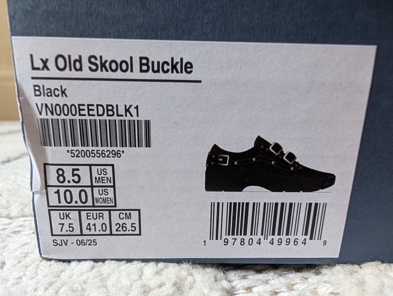 Brand new never worn VANS EFRON buckle shoes 7.5UK