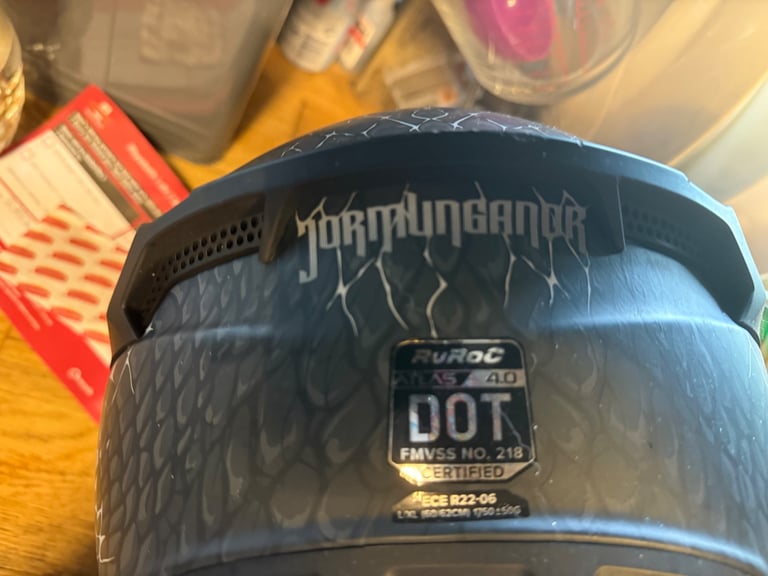 Ruroc ATLAS 4.0 CARBON Jormungandr Helmet – ECE 22.06 Certified + Shockwave Ready – Hardly Worn